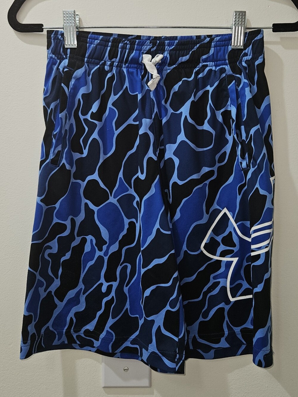 Under Armour Shorys, Boys Size YM, Great Condition